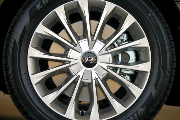 Hyundai Sonata wheel